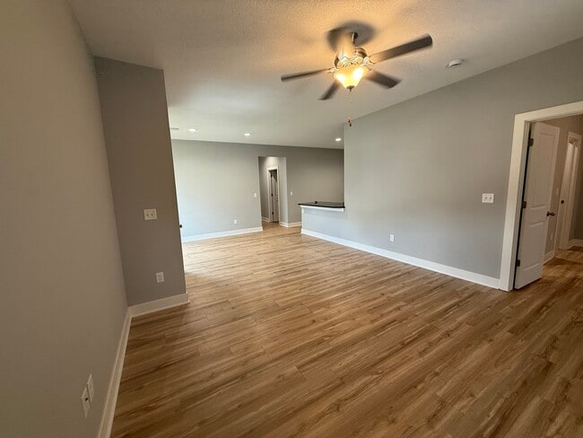 Building Photo - 405 SE 14th St