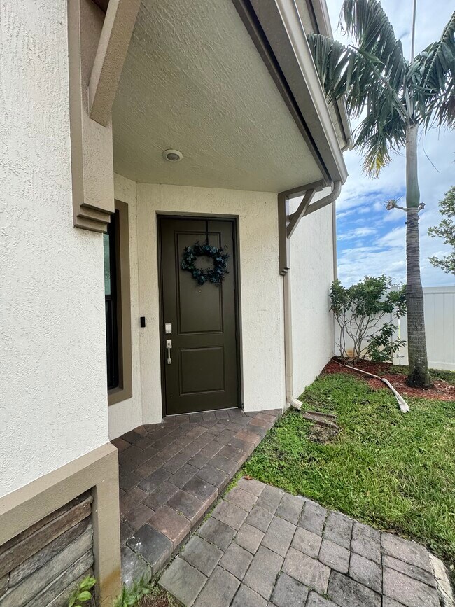 Building Photo - 1011 White Oak Ter