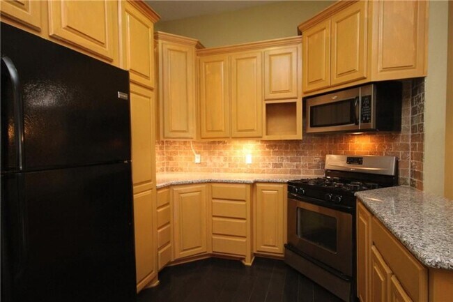 Building Photo - Available June 1st! 3-Bedroom, 2.5-Bathroom Home in Rupple Row