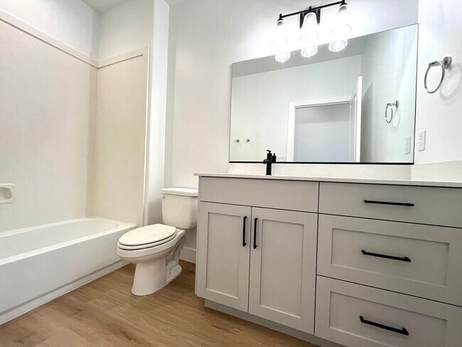 Building Photo - Townhome in Woodland Estates - Pool Access