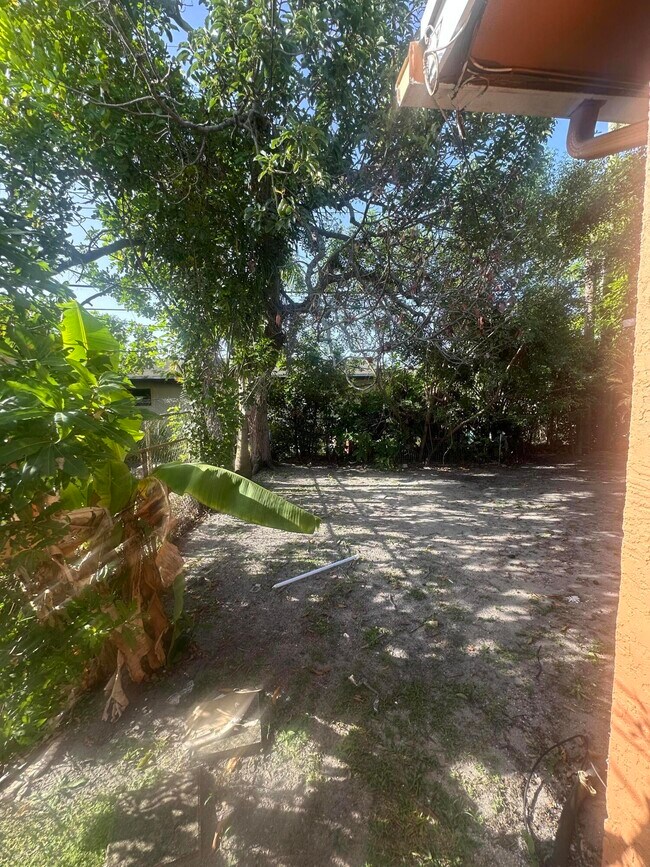 Building Photo - 5725 NW 14th Ct