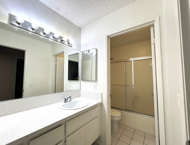 Building Photo - 1228 Scenic View St