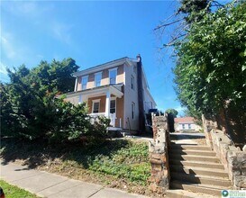 Building Photo - 817 Seneca St