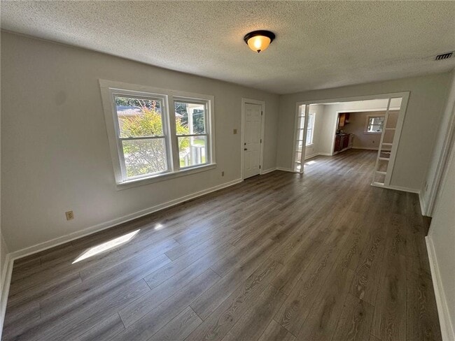 Building Photo - 904 Pansy Ct