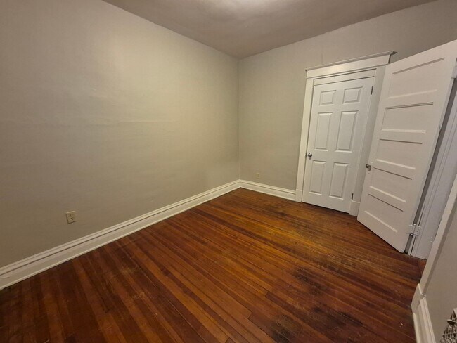 Building Photo - 268 Hamilton St