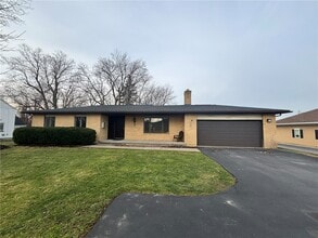 Building Photo - 1289 Creek St