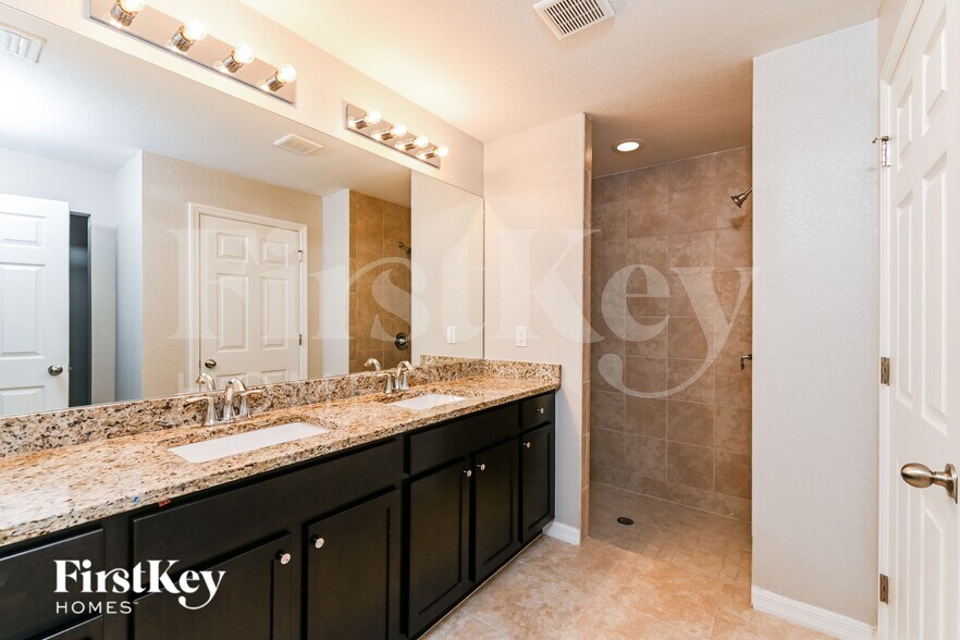 Building Photo - 1201 SW 30th St