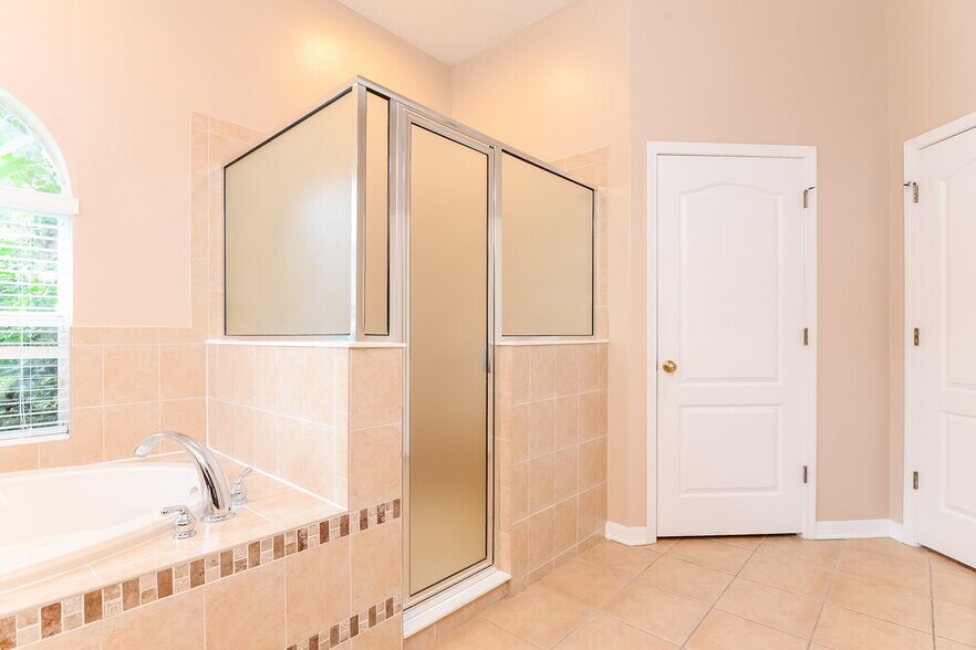 Building Photo - 2302 Fountain Grass Dr