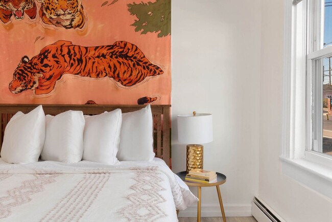 Building Photo - 136 Main St