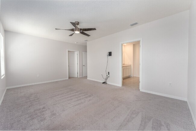 Building Photo - "Spacious 5-Bed Oasis located in SouthShore Bay!