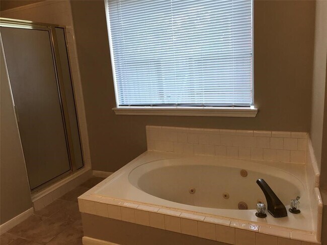 Building Photo - 835 Prairie Brook Ct
