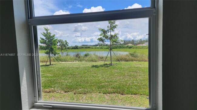 Building Photo - 2965 SE 23rd Ave