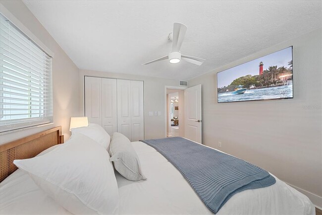 Building Photo - 914 Spanish Dr S