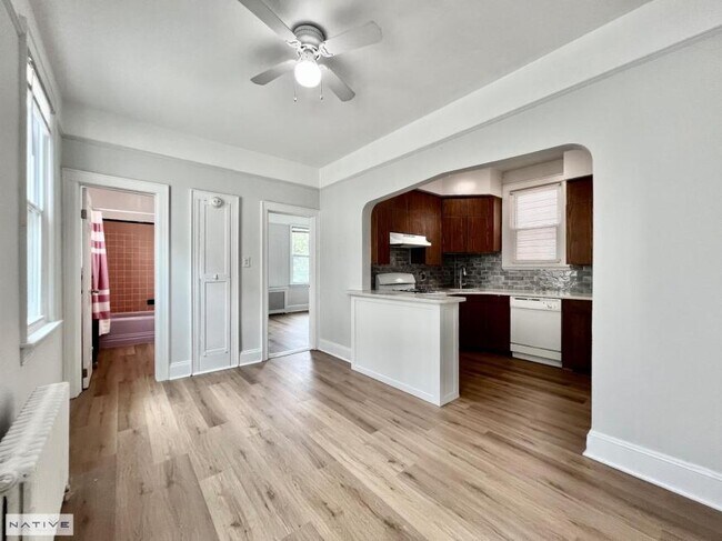 Building Photo - 2 bedroom in MASPETH NY 11378