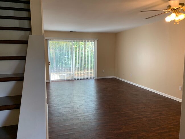 Building Photo - Moon Township - 2 Bedroom, 1.5 Bath Townhouse in Fox Hollow (Includes all utilities except electric)