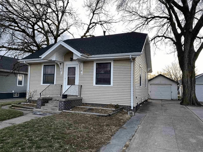 Building Photo - 207 N Pine-