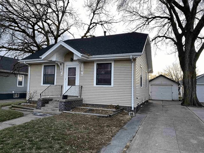 Building Photo - 207 N Pine St