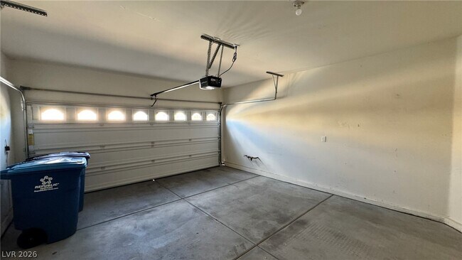 Building Photo - 5035 Lakewood Creek Ave