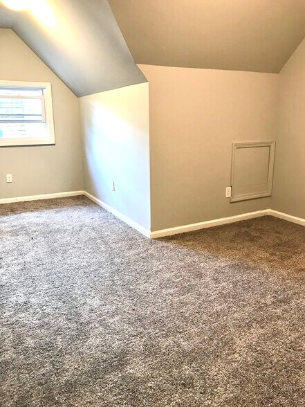 Large Bedroom - 43 S Fremont Ave