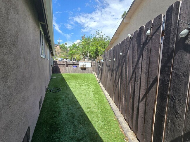 Building Photo - 5539 Baja Dr