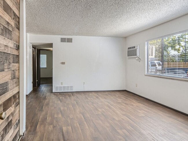 Personal Air Conditioning - Country Green Apartments