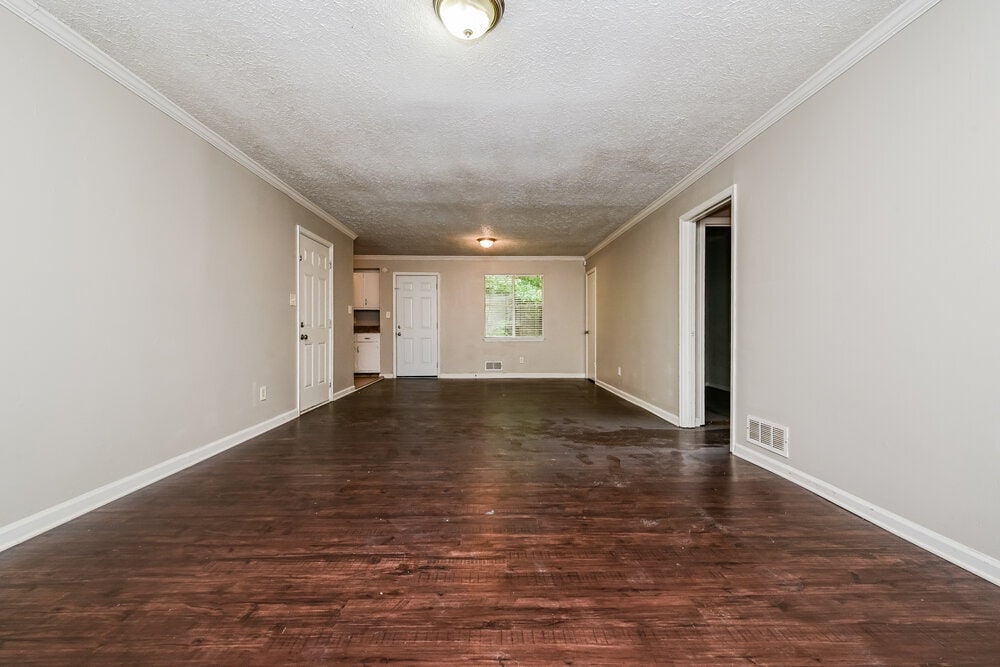 Building Photo - 3201 Chippewa Dr
