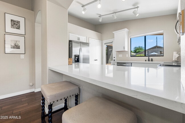 Building Photo - 3243 E Hononegh Dr