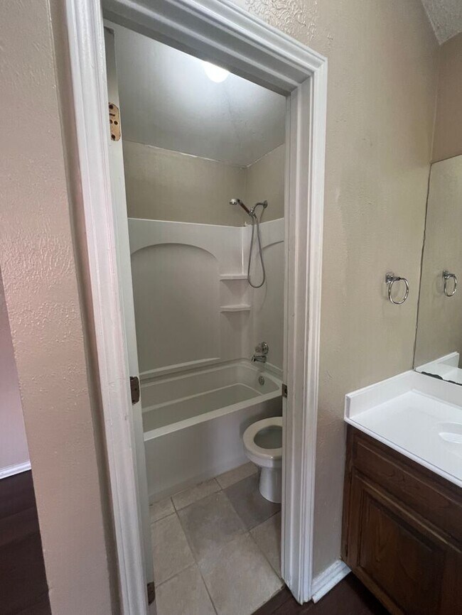 Building Photo - 11821 Garden Terrace Dr