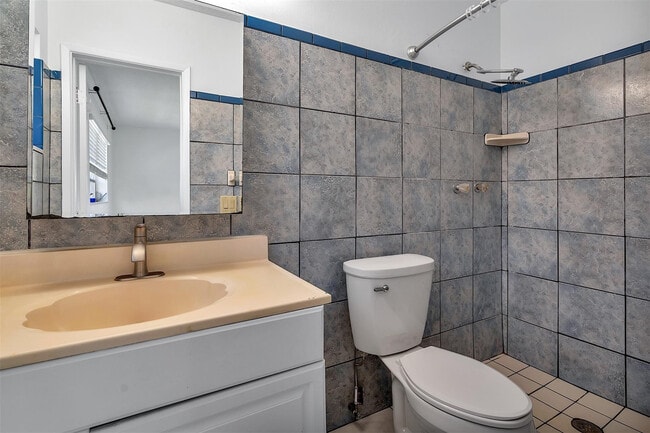 Building Photo - 1049 NW 30th Ct