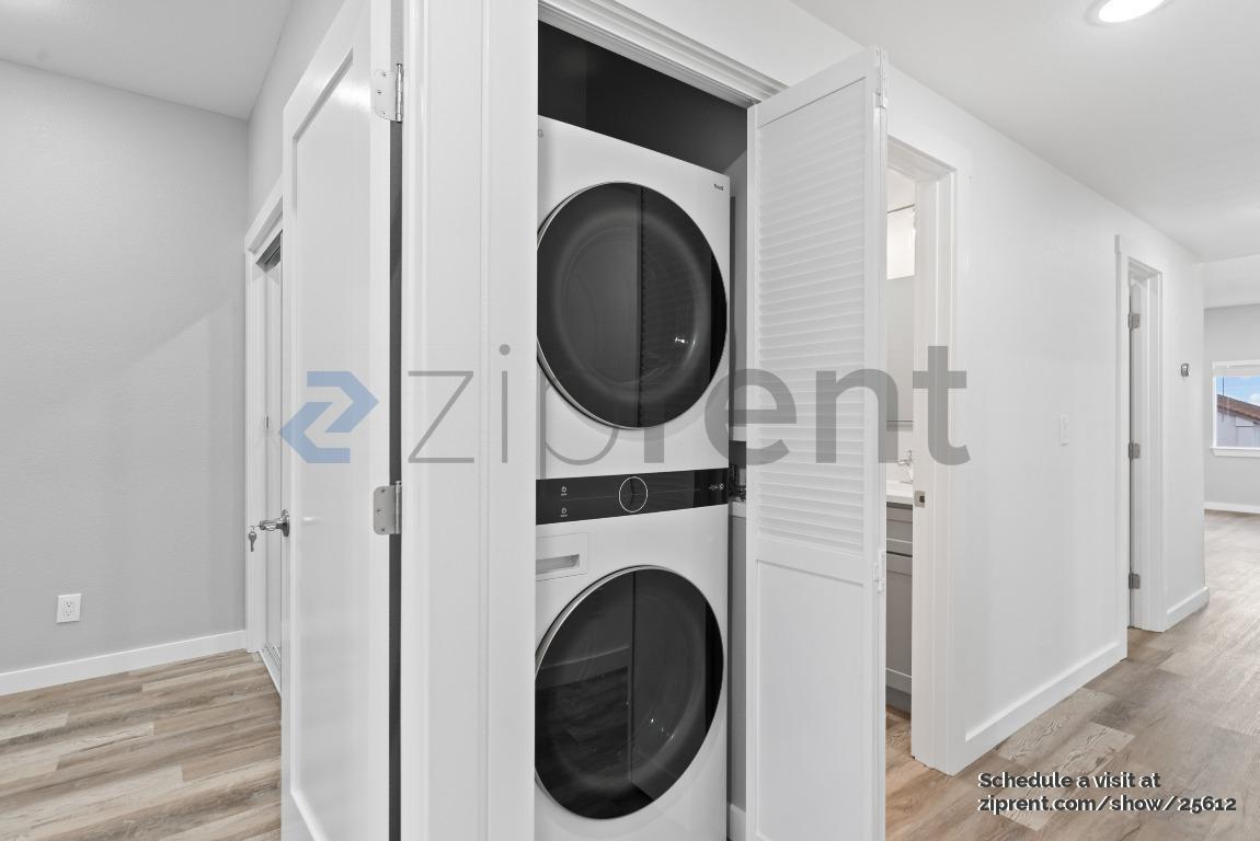 Building Photo - Unit
