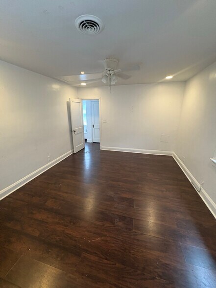 Building Photo - 412 N Bend Rd