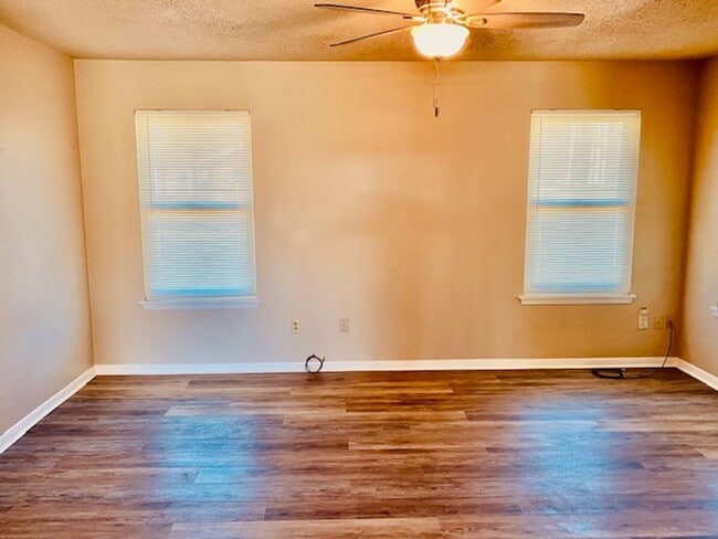 Building Photo - BEAUTIFUL COUNTRY 2 BEDROOM LEASE HOME IN ...