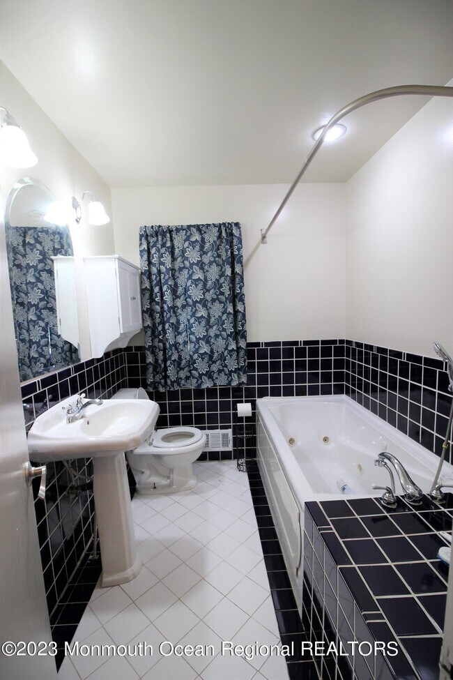 Building Photo - 233 Keller St