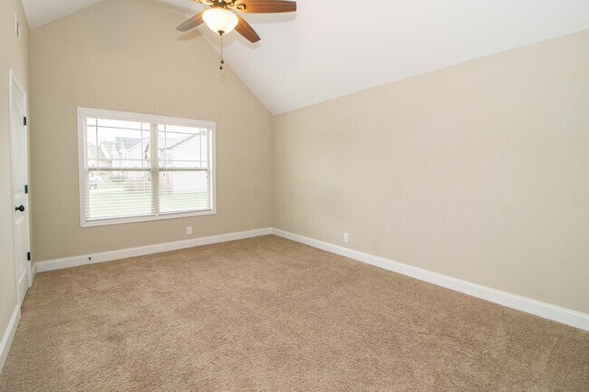 Building Photo - 3338 N Henderson Way