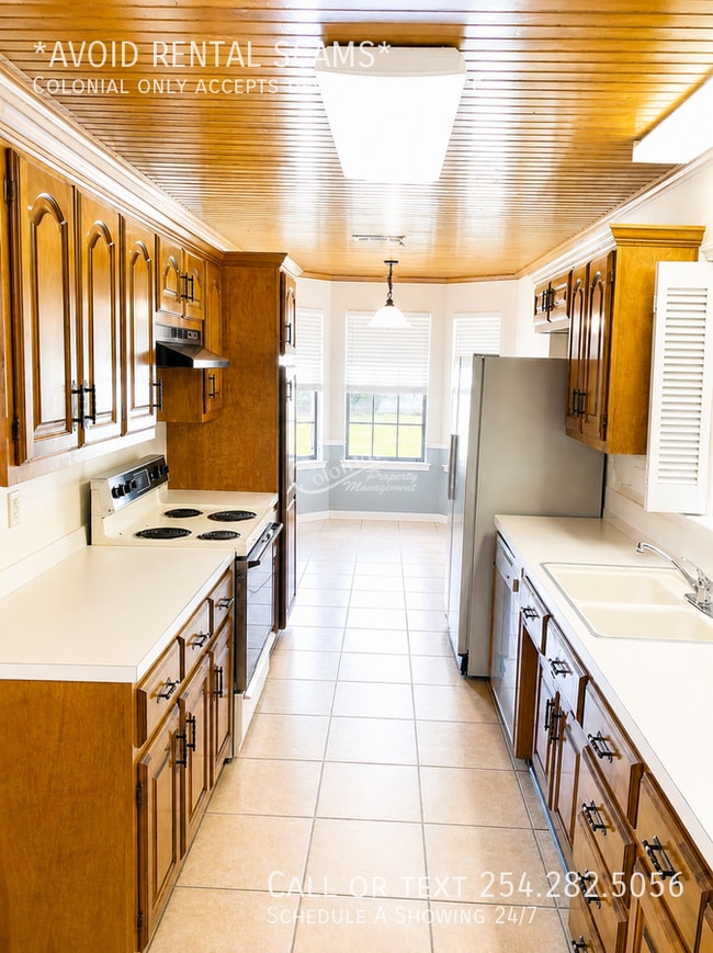 Building Photo - 801 Doubles Ct