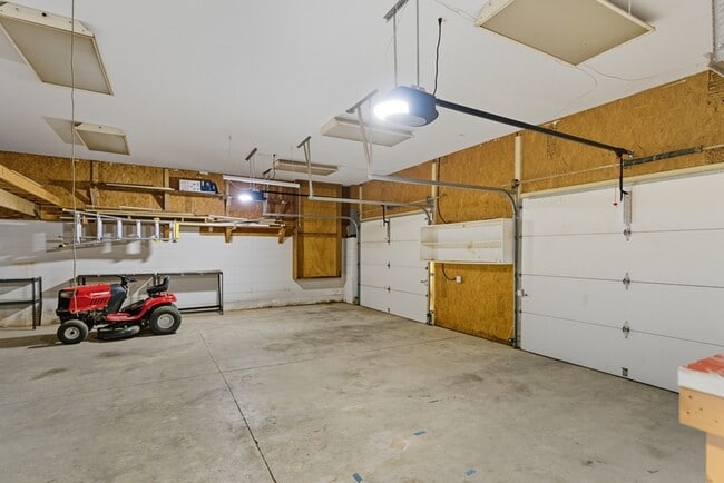 Building Photo - 105 Ivy Ln