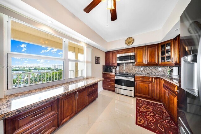 Building Photo - 3095 N Course Dr