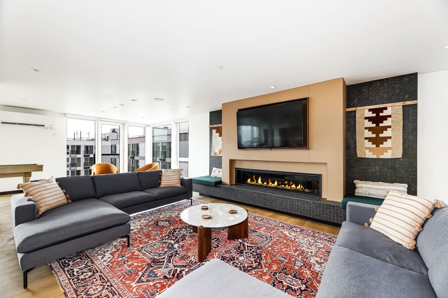 Primary Photo - Midtown Square