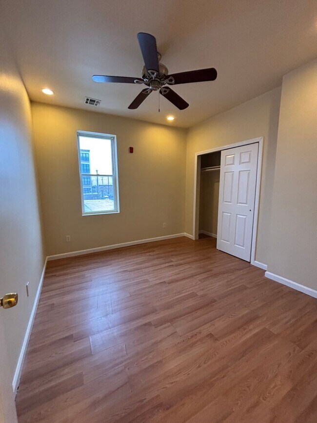 Building Photo - 2113 E Huntingdon St