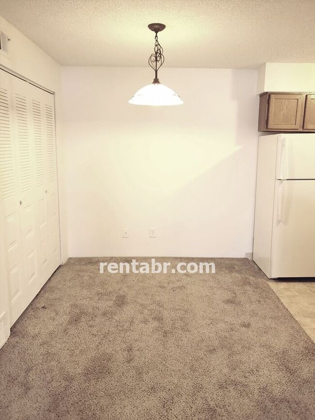 Building Photo - Spacious Snowbird Condo in Lakewood for Re...