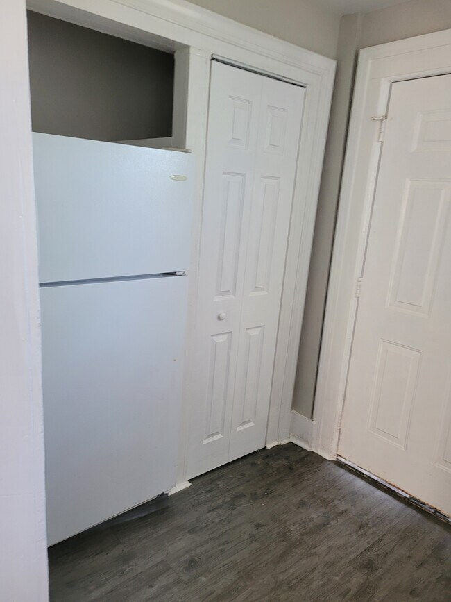 Building Photo - 305 Walker St