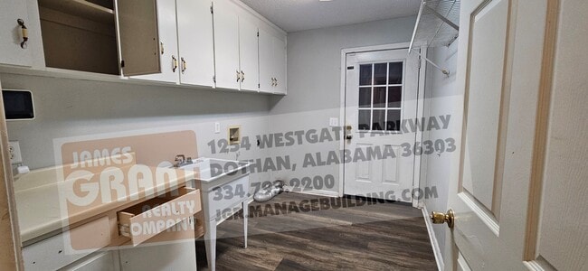 Building Photo - 211 Plantation Rd