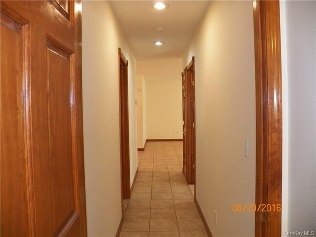 Building Photo - 35 Acampora Dr