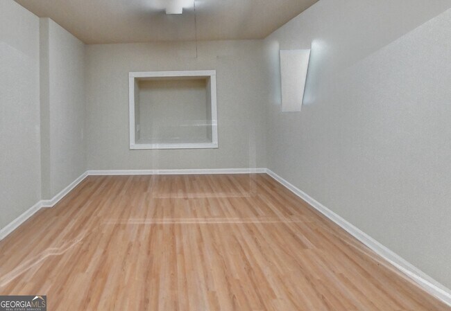 Building Photo - 11636 Parkside Ave