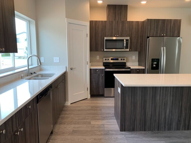 Building Photo - 668 E Street