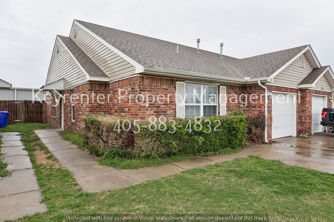 Building Photo - Cute 3BD/2BTH Duplex in Central East Norman!