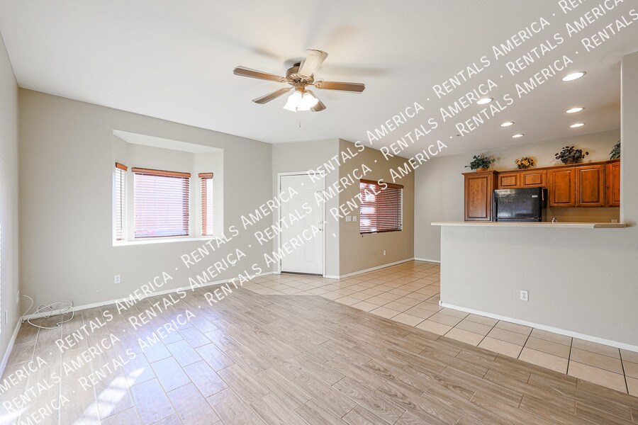 Building Photo - 510 W University Dr