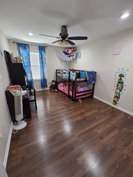 Bedroom 2 - 262 Hedgerow Rd