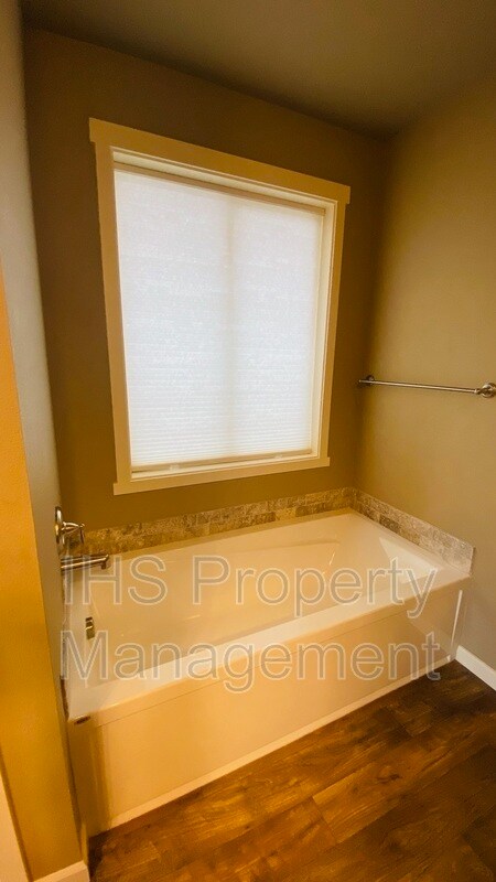 Building Photo - 3907 Charleston Ln