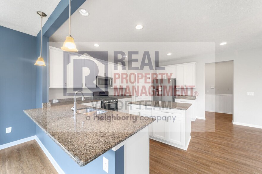 Building Photo - Custom 4 Bed, 3.5 Bath Home in Highly Desi...